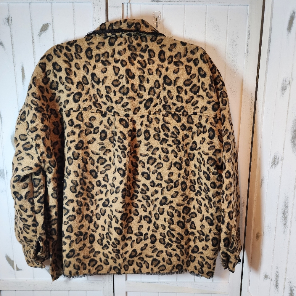 Leopard Print Button-Up Jacket - Picture 4 of 7